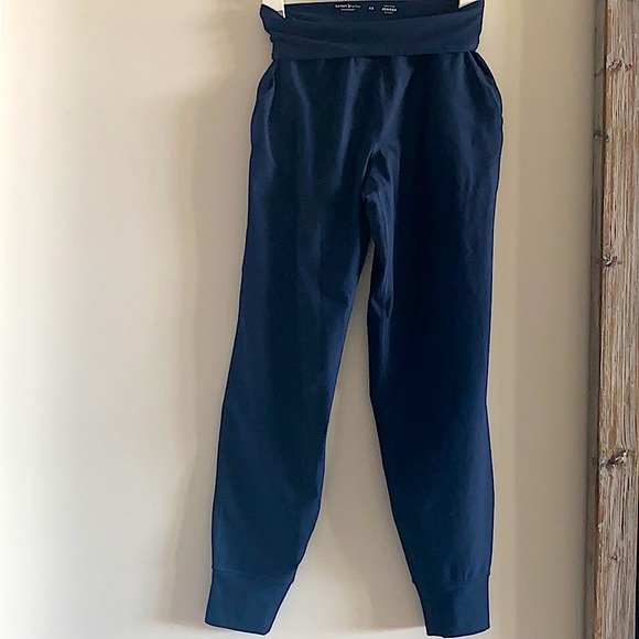 Old navy power soft 7/8 length joggers, sz XS, navy blue - Picture 3 of 4